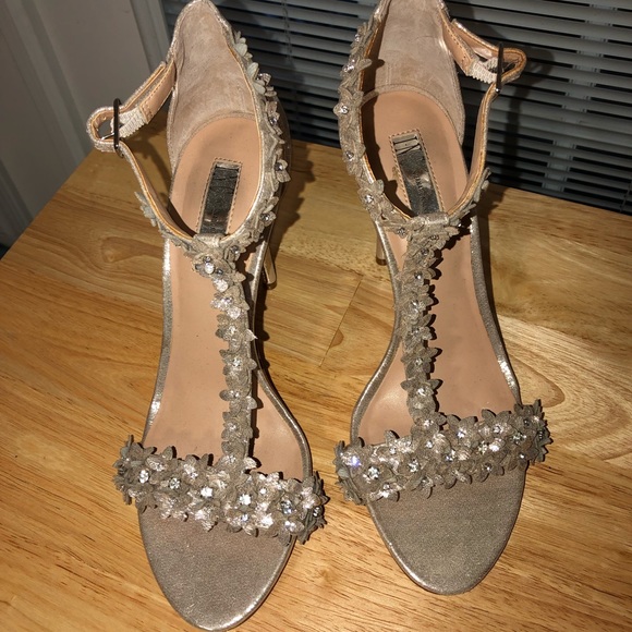 Gold heels - Picture 3 of 8